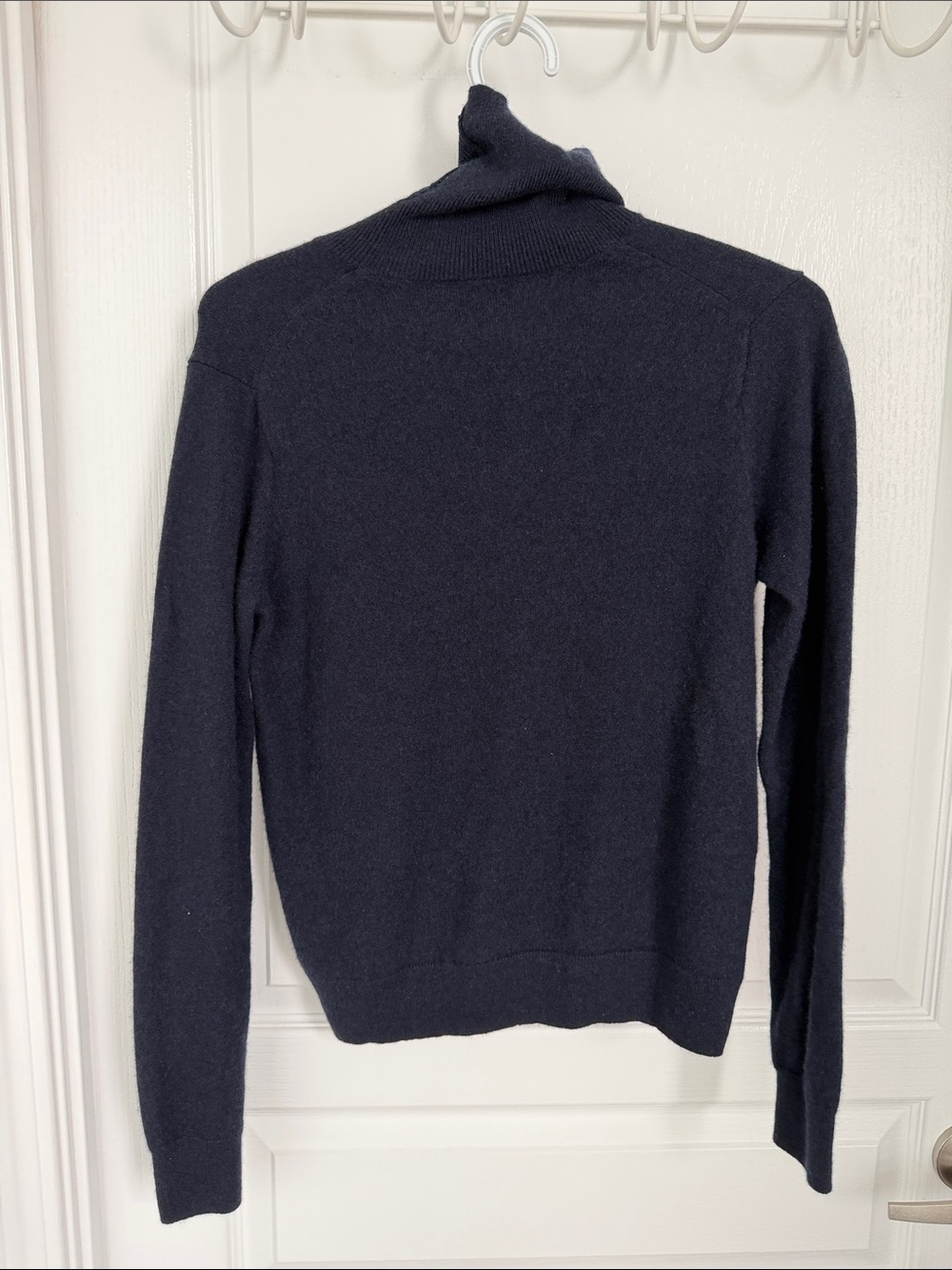 Uniqlo Cashmere Turtleneck Sweater in Navy Size Small